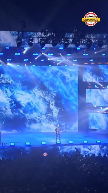 Денис Майданов исполнил свою воздушную песню «Пролетая над нами»🤍