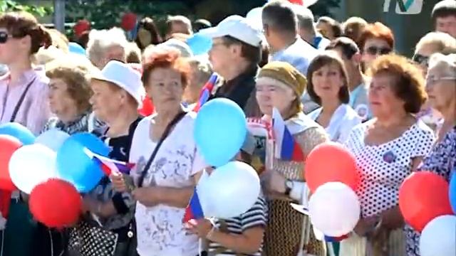 В День флага 7 жителей Петергофа торжественно получили паспорта