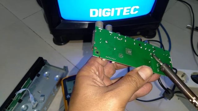 Memperbaiki Set Top Box Digital TV Receiver " KAONSAT "  Mati Total / Hang.