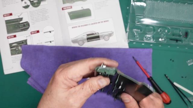 Building a 1:6 Mustang GT500 from DeAgostini. Part 6. Packs 14 and 15.
