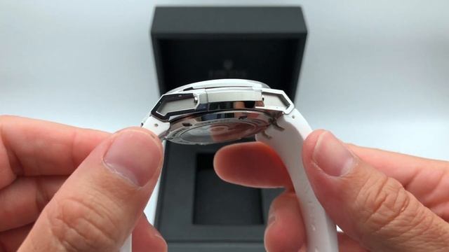 M3W white strap exchange