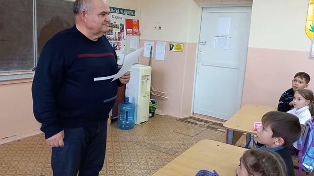 Вручение Виктории диплом за первую радиосвязь 2а 7ая школа г Азнакаево