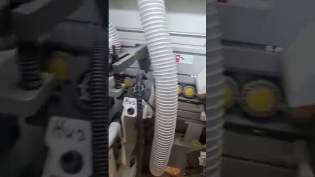 Видео работы Rutile350 кромкооблицовочный станок TOUGHTCUT