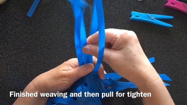 Tutorial ke 276 - Weaving Unique rice cake’s case ketupat keychain ( Strapping Band )
