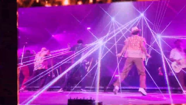 Bruno Mars Live at Tokyo Dome Concer 2022/10/26 - Versace on the floor