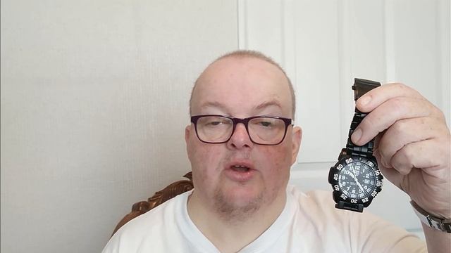 What Watches do US Navy Seals wear??? and Luminox 3050 Navy Seal review .
