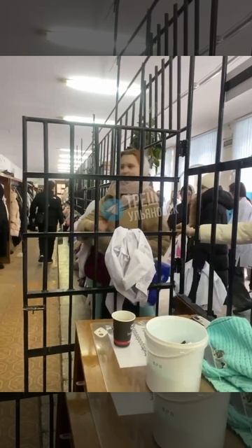Гардеробщица МК УЛГУ переходит на личности