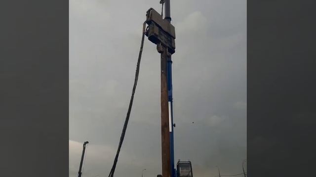 Устройство шпунта Ларсена. Услуги бурения тел. +7 (985) 185-77-77. Звоните!