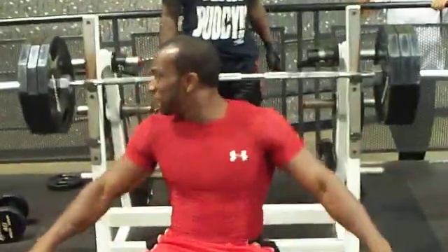 dontae burnett bench pressing 325