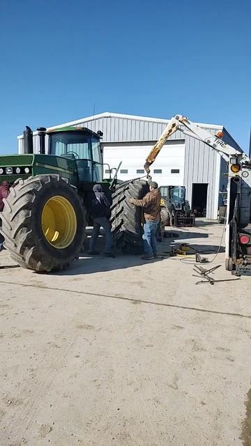 Changing tractor tires