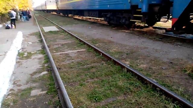 Пиф пиф М62-1391 с поездом прибывает на станцию