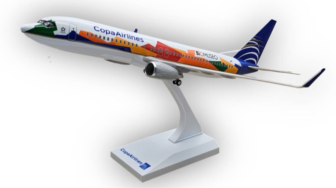 Модель самолета Boeing 737 Copa Airlines "Bio Museo" длина 30 см (с подсветкой и звуком)