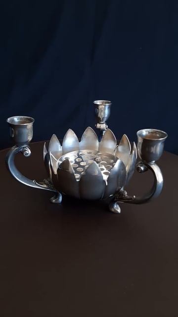 Antigüedades en Argentina – candelabro 3 velas y porta flores metal plateado LEONARD