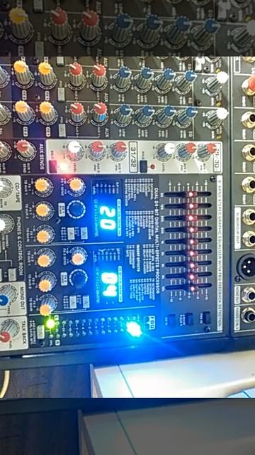 Behringer Eurodesk SX3242FX
