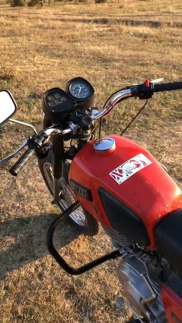 Как должено выжиматься сцепление на Иже #ижпланета5 #ижс #motorbike #bike #мотоблог #motorcycle