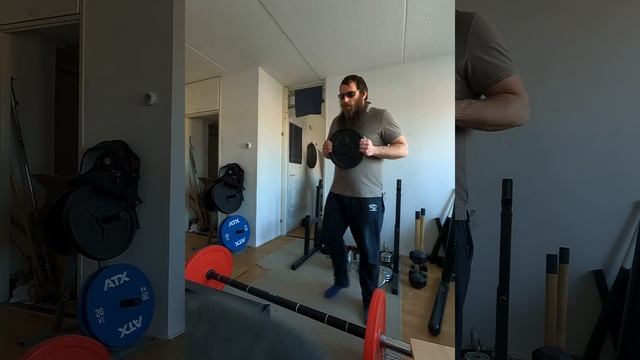 Training with a 10 KG weight plate 02-03-2022