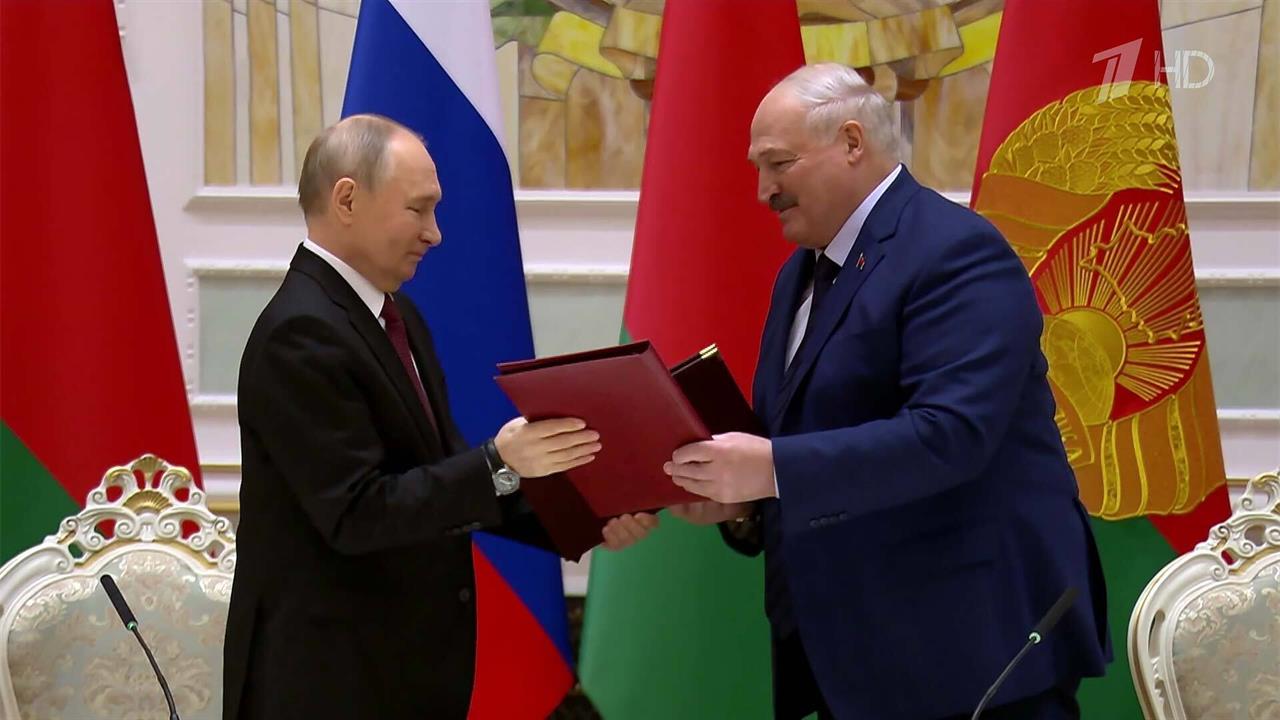 Владимир Путин внес на ратификацию в парламент договор с Белоруссией о гарантиях безопасности
