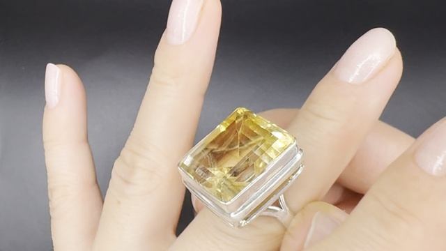 Серебряное кольцо с цитрином Огранка багет Размер кольца 18 ЦИ047Е