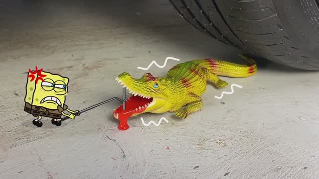 Детская анимация машина давит крокодила, пластиковые машинки, и др.