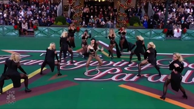 Moulin rouge performing the sparkling diamond at the thanksgiving parade #moulinrouge #broadway