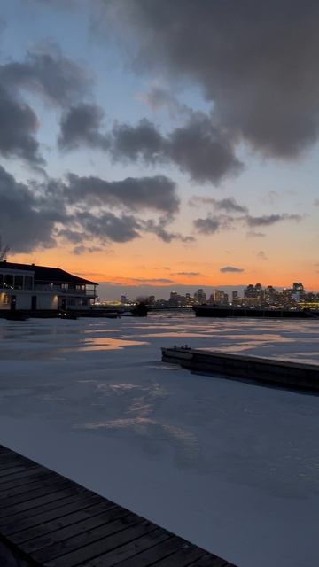 11575393-uhd_2160_3840_60fps