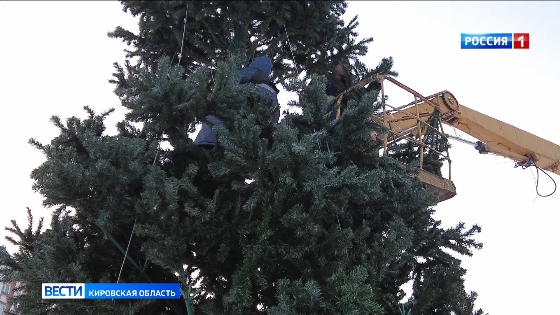 В Кирове начали демонтировать новогоднее оформление