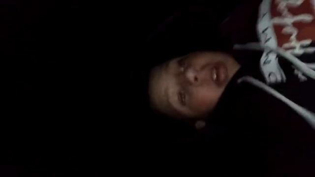 Давай все ставьте лайки я иду домой гогда темно на юлице где-то 10-9часов