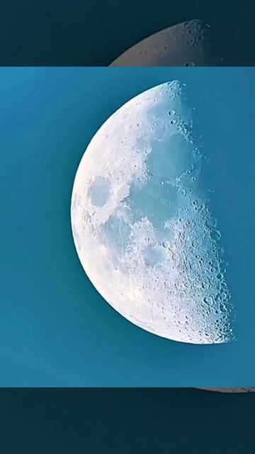 Луна снятая на телескоп.