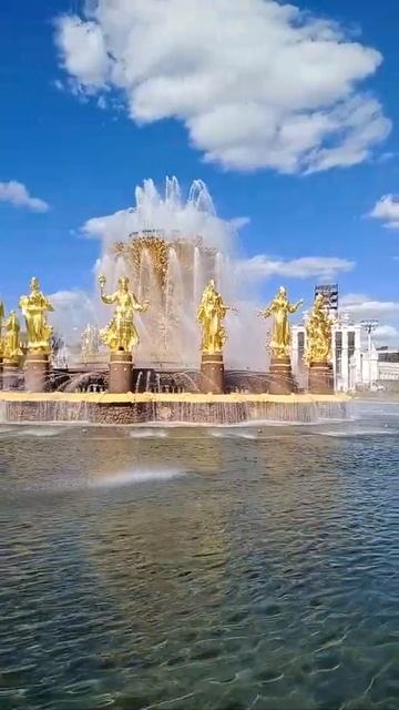 Фонтан в парке ВДНХ