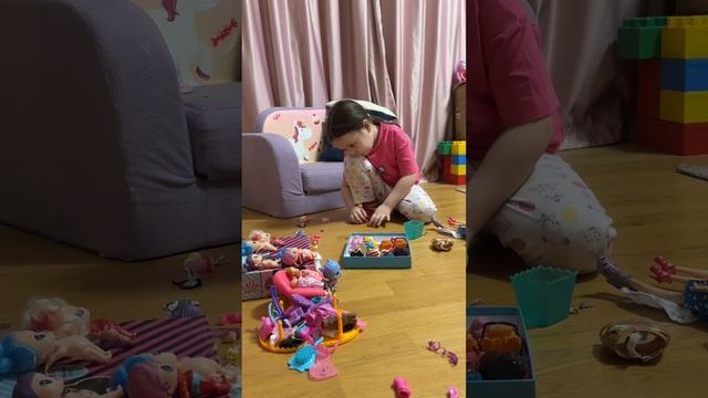 Одеваю своих ЛОЛ👠👠❤️❤️🔥🔥🔥 
Одежда для кукол лол🔥
