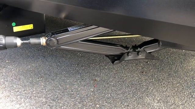HOW TO USE MANUAL STABILIZER SCISSOR JACK OPERATION CRANK JACKS Dodd RV Service Maintenance