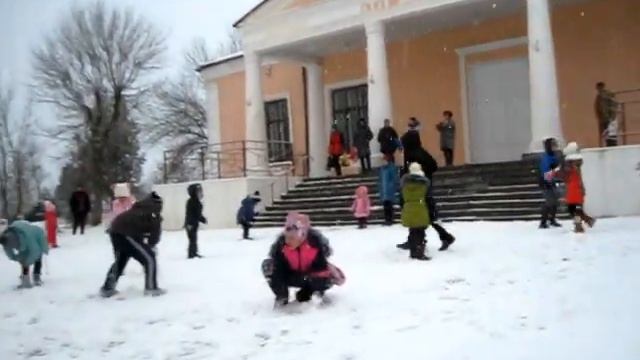 игра в снежки