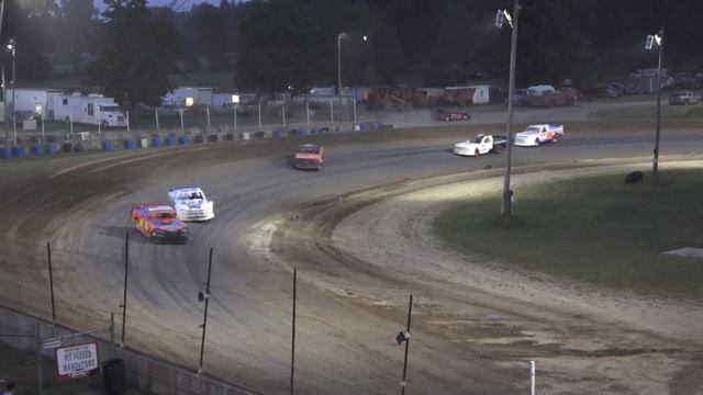 Pro Truck Heat Race at Crystal Motor Speedway, Michigan on 06-25-2022!!