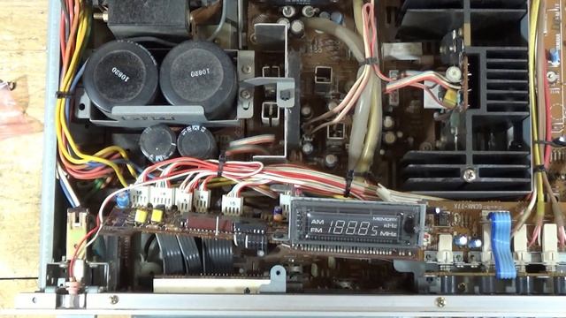 Yamaha R 2000 Stereo Receiver Repair Part 3 - Replacing the FM Tuner Battery