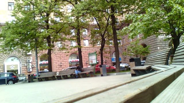Москва. В окрестностях Ярославского рынка. Проспект Мира. Сквер. Мороженое.