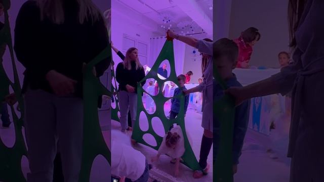 Новогодний утренник 23.12.2024 в 16.00 в Бэби клубе на Менделеева.