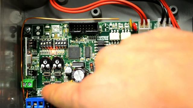 chiusura automatica_centralina a battente Q81A