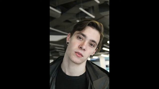 Весенняя мужская фотосесия в маленьком городе