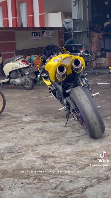 MAINTENANCE YAMAHA R1 CINEMATIC