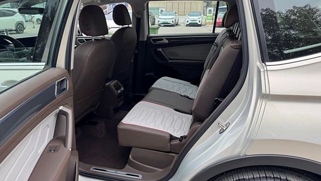 Volkswagen Tiguan L 380 TSI
Год: 2021
Двигатель: 2.0
Пробег: 35 000
Привод: полный