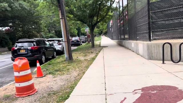 ЭМИГРАЦИЯ 2023 В СШA NEW YORK ОСТАЛИСЬ ОДНИ ГУЛЯЕМ ПО САМОМУ ЗЕЛЕНОМУ РАЙОНУ ЖИЗНЬ ЛЮДЕЙ В АМЕРИКЕ