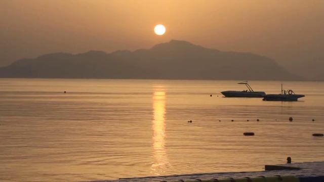 5-30 утра. Рассвет на пантоне отеля Hilton Sharks bay