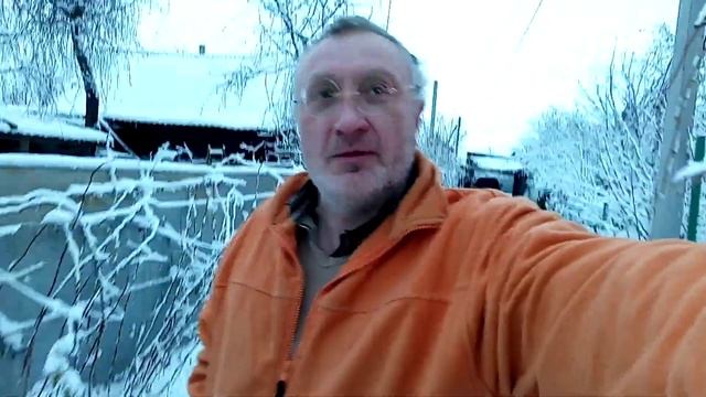 i Зима Первый снег Зимний двор Winter First snow Winter yard Украина Ukraine  20221225