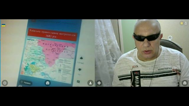Трое на кухне, не считая с картой.