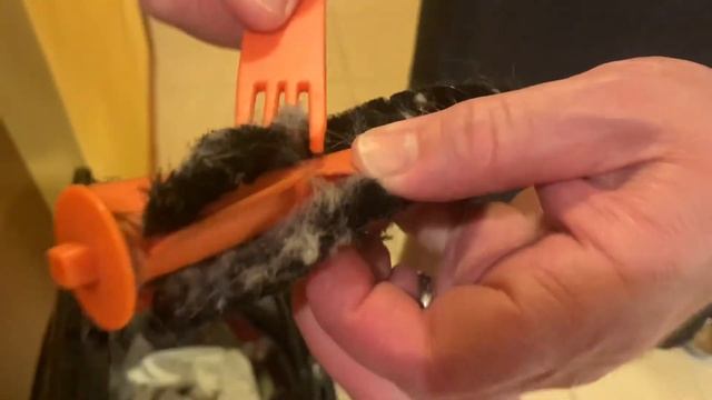 How To Clean Your Robotic Vacuum Brush The EASY Way! | Kyvol Cybovac E30 | Easy DIY