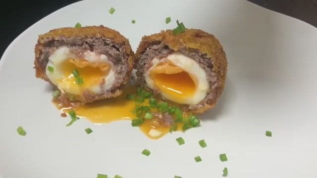 Говяжий бифштекс с яйцом быстро и вкусно