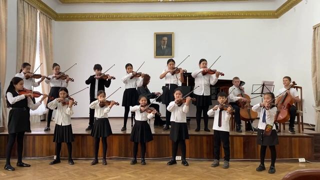 Кыргызская Республика- Ансамбль скрипачей ЦДМШ им.П.Ф.Шубина город Бишкек