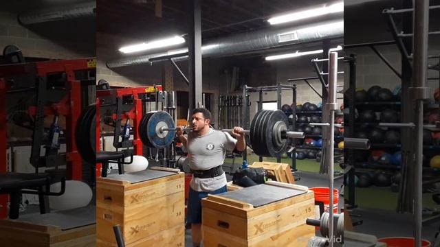 300 lb/136 kg behind the neck jerk