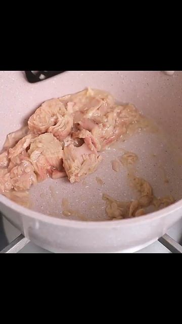 Menu bekal makan siang saat WFO nih | Nasi mentega tuna pedas #Shorts