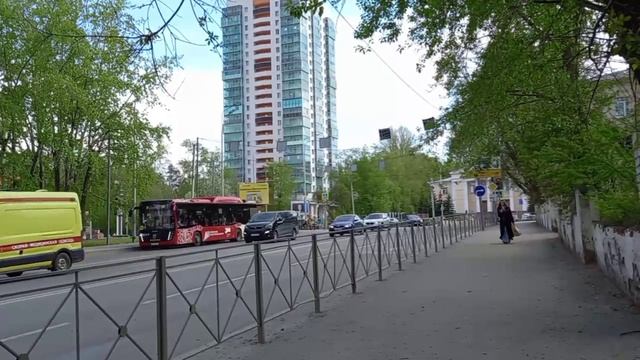 Остановка «ДКЖ» на Локомотивной улице.